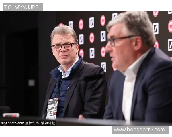 德天空报道法兰克福高层未考虑解雇托普默勒将失利责任归于球员表现