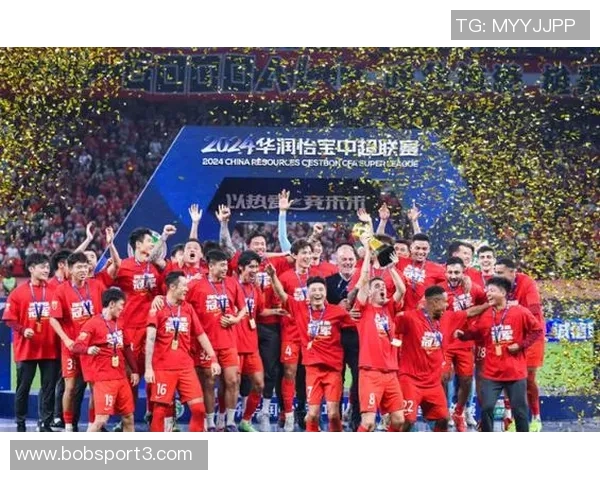 海港全队齐聚一堂为吾米提江蒯纪闻加油助威共庆U23亚洲杯半决赛之夜 海港全队齐聚一堂为吾米提江蒯纪闻加油助威共庆U23亚洲杯半决赛之夜