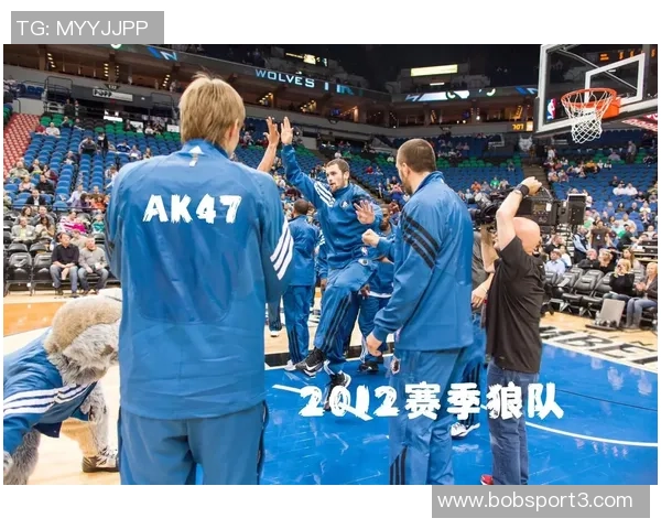 爱德华兹重返亚特兰大客场比赛祖父身穿森林狼装备全力支持 爱德华兹重返亚特兰大客场比赛祖父身穿森林狼装备全力支持