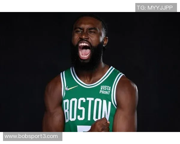 杰伦布朗手感低迷却全能表现砍下19分12板11助力助球队胜利